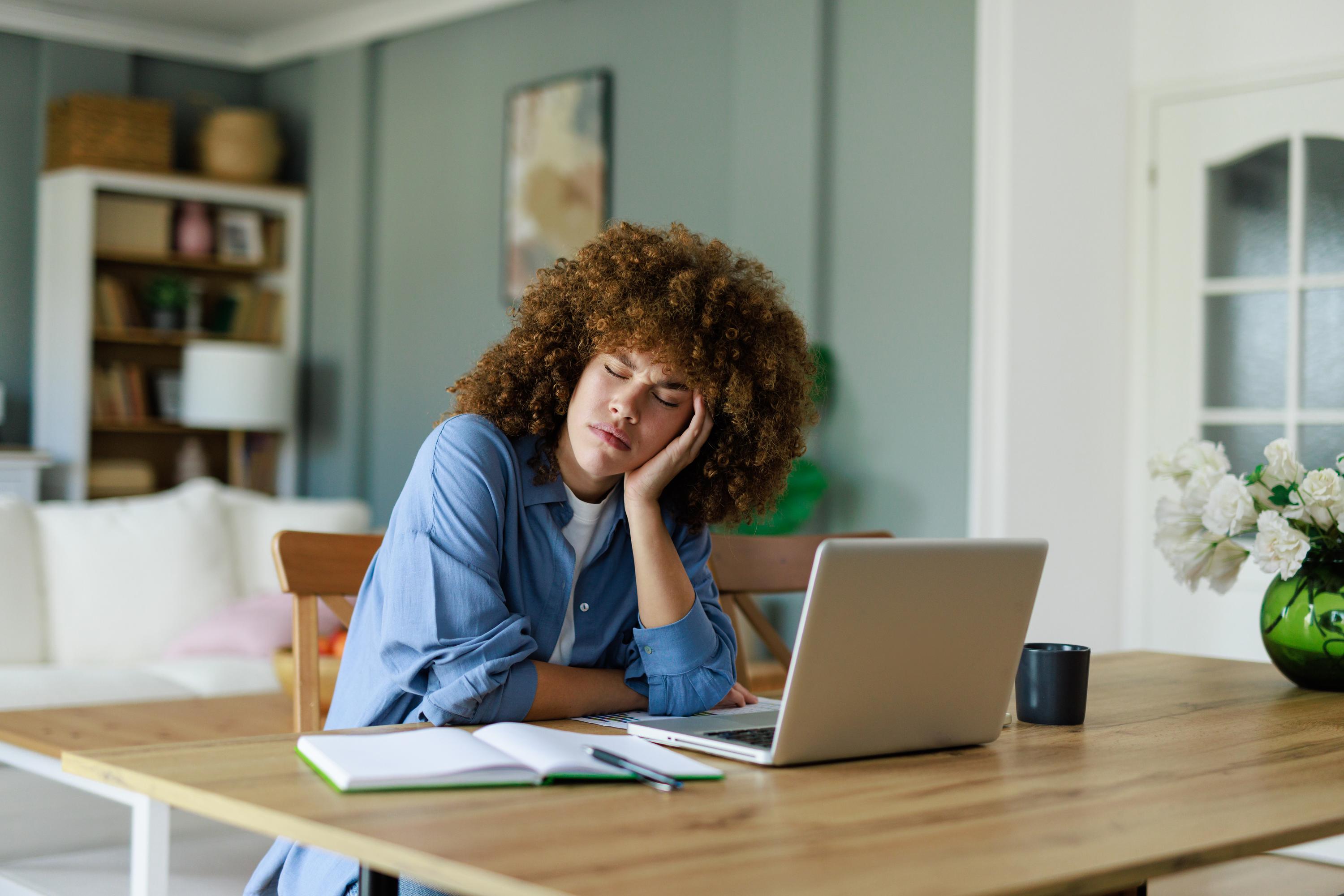 Still Tired After 7–8 Hours? Everyday Reasons Your Energy Lags (and What to Do)